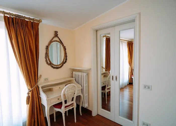 Romantic Vista Apartment Stresa