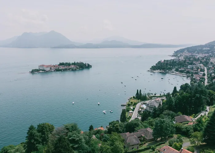 Romantic Vista Apartment Stresa